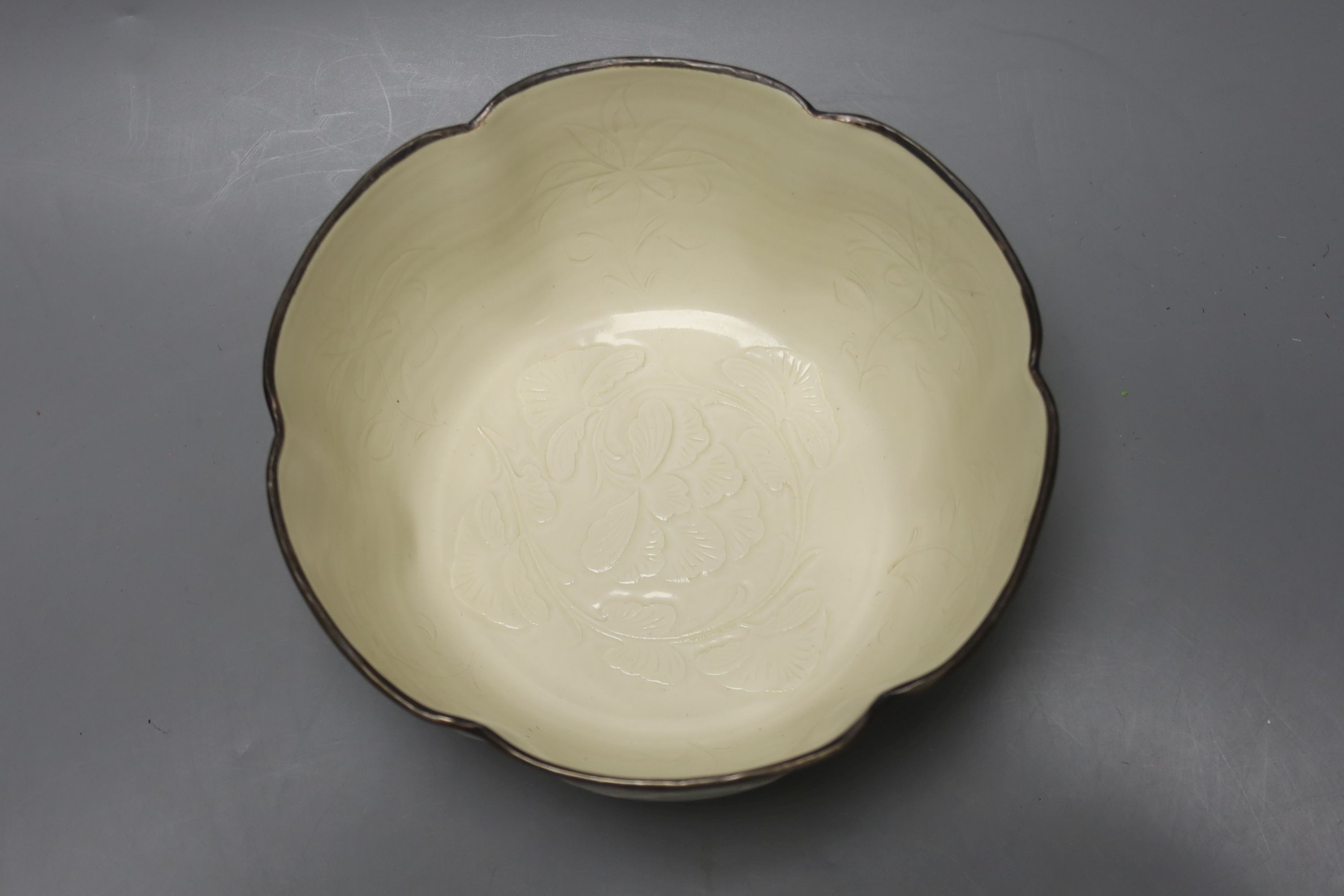 A Chinese Ding type hexafoil shaped bowl, diameter 19cm